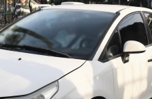 Ο δικηγόρος μέσα στο αυτοκίνητό του μεταβαίνει για απολογία