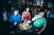 Kneecap: Το hip hop trio από την Ιρλανδία που προκαλεί αντιδράσεις κυκλοφόρησε το νέο του άλμπουμ «Fine Art».