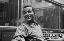 Σαν σήμερα 20 Iουνίου ο Χάρι Μπελαφόντε βραβεύεται με Emmy