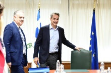 Ο Κυριάκος Μητσοτάκης και ο Τάκης Θεοδωρικάκος στο Υπουργείο Ανάπτυξης