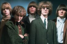 Σαν σήμερα 21 Ιουνίου 1965: Η απαρχή της φολκ-ροκ επανάστασης με την κυκλοφορία του ντεμπούτου άλμπουμ των Byrds, «Mr. Tambourine Man».