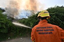 Ιταλία: Η Νάπολη έχει καλυφθεί από στάχτη εξαιτίας μεγάλης πυρκαγιάς - Αεροπλάνα Canadair συμμετέχουν στις προσπάθειες πυρόσβεσης.
