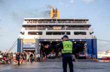 Αγίου Πνεύματος 2024: Φεύγουν με πλοία για το τριήμερο 