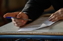 Υποψήφιος των Πανελληνίων με τα θέματα ανά χείρας