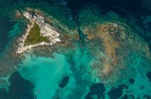 Σε 238 ανέρχονται πλέον οι «απάτητες παραλίες» της Ελλάδας, μεταξύ την ένταξη 40 επιπλέον παραλιών στη λίστα. Απάτητες παραλίες: Άλλες 40 εντάχθηκαν στη λίστα