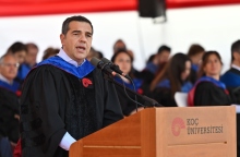 Αλέξης Τσίπρας: Το rembranding του πρώην πρωθυπουργού και το μοντέλο-μετενσάρκωση του Ανδρέα Παπανδρέου