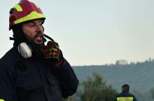 Πυροσβέστες επιχειρούν σε πυρκαγιά