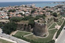 Υπουργείο Πολιτισμού: Σε εξέλιξη το έργο αποκατάστασης και ανάδειξης των χερσαίων τειχών του μεσαιωνικού Κάστρου της Χίου