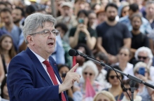 Μελανσόν για γαλλικές εκλογές: Ο Μακρόν να καλέσει το Νέο Λαϊκό Μέτωπο να κυβερνήσει