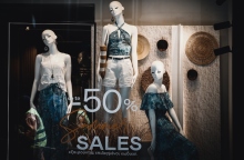 Θερινές εκπτώσεις 2024: Ποια Κυριακή θα είναι ανοιχτά τα μαγαζιά