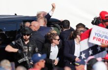 Απόπειρα δολοφονίας του Ντόναλντ Τραμπ: Οι αντιδράσεις των παριστάμενων μετά την επίθεση σε προεκλογική συγκέντρωση στην Πενσιλβάνια.