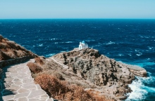 Σίφνος, εκεί όπου η κοσμοπολίτικη ατμόσφαιρα συναντά την κυκλαδίτικη αύρα