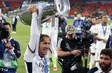 Λούκα Μόντριτς: Ανανέωσε το συμβόλαιό του με τη Ρεάλ Μαδρίτης έως το 2025 - Θα γίνει ο γηραιότερος παίκτης στην ιστορία του συλλόγου.