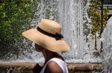 Καύσωνας: Επιμένουν τα 40άρια μέχρι τη Δευτέρα  