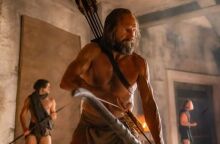 Ρέιφ Φάινς: Πρώτη εικόνα ως Οδυσσέας στο «The Return» του Ουμπέρτο Παζολίνι - Συμπρωταγωνιστεί η Ζιλιέτ Μπινός - Το 2024 στους κινηματογράφους η ταινία. 