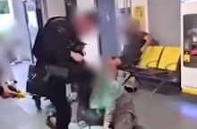 Βρετανία: Αντιδράσεις για τον άγριο ξυλοδαρμό άνδρα από αστυνομικό - Τον πάτησε στο κεφάλι