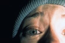 «The Blair Witch Project»: Σαν σήμερα η πρεμιέρα της ταινίας τρόμου που ανανέωσε το είδος - Γυρίστηκε με ισχνό προϋπολογισμό και κατέκτησε το box office. 