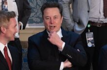 Ο Έλον Μασκ κατηγορείται ότι διαδίδει ψέματα - Αναδημοσίευσε deepfake βίντεο της Κάμαλα Χάρις στο X - Έχει ταχθεί υπέρ της υποψηφιότητας Τραμπ. 