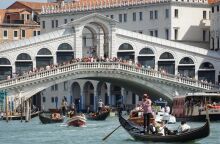 Η Βενετία θα περιορίσει στα 25 άτομα τα τουριστικά γκρουπ - Για να προστατευθεί η ποιότητα ζωής των κατοίκων - Αντιμέτωποι με πρόστιμα οι παραβάτες. 