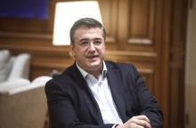 Απόστολος Τζιτζικώστας