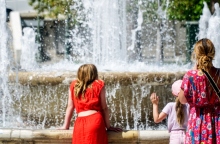 Καιρός σήμερα: Υψηλές θερμοκρασίες την Παρασκευή