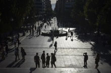 Σκιές πολιτών στο Σύνταγμα