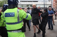 Διαδηλωτές στη Βρετανία