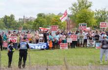 Explainer: Τι ακριβώς συμβαίνει με την ακροδεξιά στο Ηνωμένο Βασίλειο;