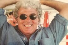 Πέθανε ο σκηνοθέτης Αντώνης Αντύπας - Ήταν επί 40 χρόνια σύντροφος της Ελένης Καραΐνδρου - Η ανάρτησή της συνθέτριας.