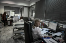 Εργαζόμενοι στα γραφεία τους σε ΔΟΥ