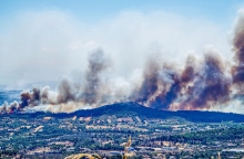 Μαίνεται η φωτιά στην Αττική: Πώς θα είναι ο καιρός τις επόμενες ώρες