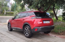 Αυτό είναι το ανανεωμένο Peugeot 2008 που «τα σπάει»