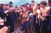 55 χρόνια Woodstock: Πώς η κορύφωση του κινήματος της αντικουλτούρας μετατράπηκε στην απόλυτη φαντασίωση ενός χούλιγκαν