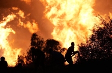 Τουρκία: Συνεχίζεται η μάχη με τις φλόγες στη Σμύρνη