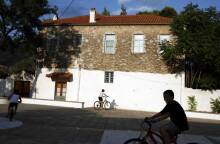 Η κατασκευασμένη νοσταλγία του «δημοκρατικού» καλοκαιριού της μεταπολίτευσης