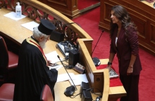 Η Πόπη Τσαπανίδου ορκίστηκε βουλευτής του ΣΥΡΙΖΑ