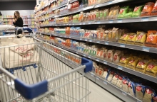 Αυτή είναι η νέα λίστα με τα 704 προϊόντα που θα έχουν μείωση τιμής στα σούπερ μάρκετ