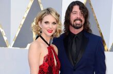 Ντέιβ Γκρολ: Ο frontman των Foo Fighters δηλώνει ότι απέκτησε παιδί εκτός γάμου - Ζητά τη συγχώρεση της οικογένειάς του.