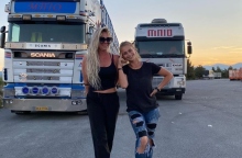 Γνωρίσαμε τις δύο νεαρές νταλικέρισσες Έλενα Παντοπούλου και Μαρία Μπινιόλα  