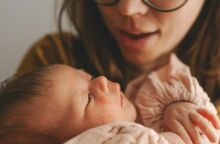 Πενταπλασιάστηκαν οι γεννήσεις από γυναίκες ηλικίας 40 και άνω μετά το 1990 - Τι διαπιστώνει έκθεση του Ινστιτούτου Δημογραφικών Ερευνών και Μελετών