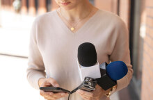 Δημοσιογραφία υπό πίεση: Οι κίνδυνοι για τη δημοκρατία χωρίς ασφαλή μέσα ενημέρωσης