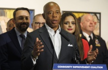 Ο δήμαρχος της Νέας Υόρκης, Έρικ Άνταμς