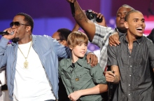 Για πρώτη φορά επώνυμη καταγγελία για σεξουαλικές επιθέσεις σε Τζάστιν Μπιμπερ και Usher 