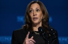 H Χάρις επιτίθεται στον αντίπαλό της Τραμπ στο αγαπημένο του πεδίο, το θέμα της μετανάστευσης