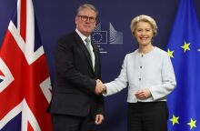 Βρετανία: Ο Κιρ Στάρμερ από τις Βρυξέλλες υποσχέθηκε ότι θα επανακαθορίσει τις σχέσεις της χώρας του με την Ευρωπαϊκή Ένωση.