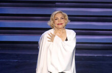 Σε βλέπω και ανατριχιάζω