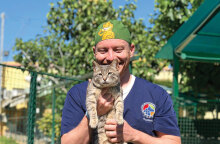 Ποιοι είναι οι εθελοντές κτηνίατροι που φροντίζουν τα αδέσποτα και άγρια ζώα στην Ελλάδα;