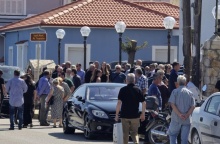 Πλήθος κόσμου στις κηδείες των δύο ανδρών στο Ξυλόκαστρο