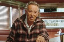 Μπρους Σπρίνγκστιν: Στο πλευρό της Κάμαλα Χάρις για τις εκλογές του Νοεμβρίου - «Επικίνδυνος» ο Τραμπ σύμφωνα με τον τραγουδιστή