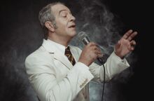 «Τα πήρες όλα και έφυγες - Η ζωή του Στράτου Διονυσίου»: Η μουσικοθεατρική παράσταση έρχεται στο Θέατρο Παλλάς τον Μάρτιο του 2025